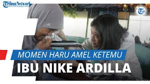 Sang ibu satu anak juga tak menampik peran nike dalam karier bernyanyinya. Momen Haru Saat Ibunda Nike Ardilla Bertemu Amel Gadis 18 Tahun Yang Disebut Mirip Sang Penyanyi Tribun Video