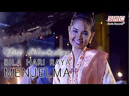 Lahir di kampung awah, temerloh, pahang, malaysia, 11 januari 1979 adalah seorang penyanyi dan selebriti yang berasal dari malaysia. Siti Nurhaliza Bila Hari Raya Menjelma Official Music Video Hd Video Dailymotion