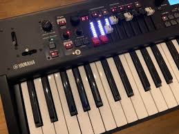 Was bringt es, wenn die klaviertastatur beschriftet ist? Yamaha Yc61 Test Stagekeyboard Mit Klangvielfalt Extras Delamar De