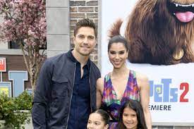 Eric and roselyn have one son and one daughter together, sebella rose winter and dylan gabriel. Roselyn Sanchez Dylan Gabriel Winter Pictures Photos Images Zimbio
