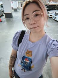 One person pop up in Mong Kok to buy Labubu, eat 13th auntie, really  addictive!