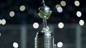 «спартак» поздравил луиса адриано с победой в кубке либертадорес. River Plate Asi Cuidan El Trofeo Original De La Copa Libertadores America Deportes