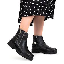 Bottines style motard avec semelle haute en caoutchouc et crantée. Bottines Noir Style Motard Avec Detail De Fermetures Glissantes Pour Femme Emsland Femme Homme Enfant