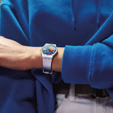 If you're trying to capture the moon as part of a landscape, the best way to do is to capture two photos: Swatch Die Originale Gz355 Take Me To The Moon Uhr Ean 7610522836631 Masters In Time