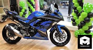 The engine produces a maximum peak output power of 39.00 hp (28.5 kw)) @ 11000 rpm and a maximum torque of. Made In India Kawasaki Ninja 300 Abs Launched Inr 2 98 Lakh