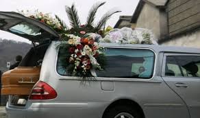 Che riguarda una persona morta e il suo funerale. La Procura Di Napoli Ha Scoperto Un Vasto Giro Di Carri Funebri Illegali Che