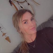 Julie Biggins's Instagram, Twitter & Facebook