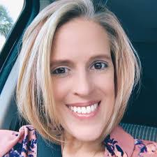 Stephanie Lemon's Instagram, Twitter & Facebook