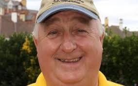 Rhyl swimming club pays tribute to former coach Gez Hay