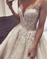 Kurze brautkleider eignen sich zum beispiel dann sehr gut, wenn sie vorhaben am strand oder im eigenen garten zu feiern. Instagram Brollopsklanning Instagram Kleider Hochzeit Hochzeit Kleidung Ballkleid Hochzeit