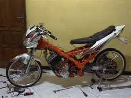 Selain warna hitam sebenarnya cara modif rx king yang keren ada banyak sekali contohnya. 2 Tak Bore Up Rx King Knalpot 3v3 Knalpot Drag Knalpot Racing Rx King Korek Harian Korek Mesin Korek Rx King Membran Racing Modifikasi Mesin Porting 2 Tak Rat Motor Rx King