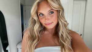 Hello ✨ I am look for a female Roomate to live me at my place is next to  South Coast Plaza! What is included: