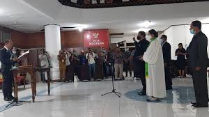 Bangunan pejabat jabatan kerja raya daerah kota tinggi pada asalnya di bangunan pejabat penyelenggaraan bangunan, jalan, elektrik dan pelan yang terletak di jalan lombong (sekarang jalan tun habab) berhadapan dengan hospital daerah kota tinggi sebelum berpindah ke aras 5. Putera Terbaik Kabupaten Kupang Duduki Jabatan Sekretaris Daerah Kota Kupang Pos Kupang