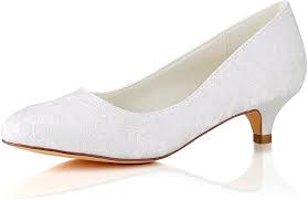 Tessuti argentati e una cascata di glitter impreziosiscono, invece, le calzature a punta chiusa pensate per abiti da sposa con punti luce e in tonalità bianco freddo: Emily Bridal Scarpe Da Sposa In Pizzo Scarpe Da Sposa Con Punta Rotonda Scarpe Da Sposa Avorio Amazon It Scarpe E Borse