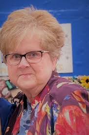 Teri Draper's Instagram, Twitter & Facebook