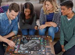 Únete al emocionante juego de negociar propiedades en este monopolio; Ripley Monopoly Game Of Thrones