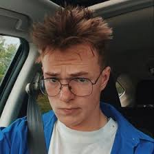 Gavin Bradshaw (gavincarvinglines)