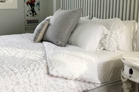 Adding an extra boost to stubborn stains is crucial to achieving optimum cleanliness. Bedding 101 How To Wash White Sheets Without Bleach Hip2save