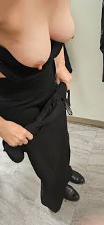 لخت شدن زنم در اتاق پروو + عکس