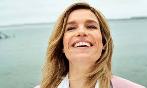 Marie Bach Hansen øver sig i at bede om hjælp