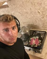 Today's senior spotlight is MIDN 1/C Nicholas Marcenelle! MIDN Marcenelle  is from Pittsburgh, Pennsylvania and he currently attends Harvard  University with a major in economics and citations in Spanish and  Portuguese. Upon