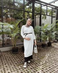 Ini dia 8 wardrobe fashion ibu hamil yang pasti nyaman dan gaya yang harus tersedia di lemari moms. 4 Ootd Hijab Yang Cocok Untuk Ibu Hamil Tetap Nyaman Dan Modis Okezone Muslim