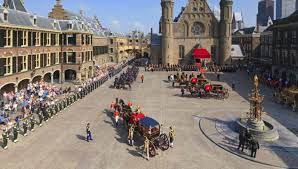 تضم المدينة 30 خط تراموحافلة من خلالها يمكنكم الوصول الى اي مكان تريدون الذهاب الية ومثل ما وعدناكم بالفديو المرفق عن كتابة المعلومات عن تكلفة التنقل. Ø§Ù„Ø³ÙŠØ§Ø­Ø© ÙÙŠ Ù„Ø§Ù‡Ø§ÙŠ Ø§Ù„Ù…Ø³Ø§ÙØ±ÙˆÙ† Ø§Ù„Ù‰ Ø§ÙˆØ±ÙˆØ¨Ø§