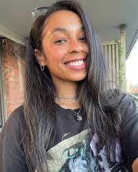 Amanda Keaton's Instagram, Twitter & Facebook