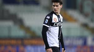 See dennis man's bio, transfer history and stats here. Care E Starea Lui Dennis Man DupÄƒ Ce A Fost Luat Pe Sus In Meciul Cu Inter AnunÈ›ul Italienilor Eurosport
