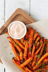 In a large bowl add the potato strips, olive oil, garlic powder, italian seasoning, and salt and pepper. Sweet Potato Fries Dipping Sauce Vegetarian Sustainable Cooks