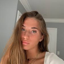 Izabella Nelson's Instagram, Twitter & Facebook