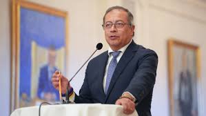 Presidente Petro menciona “decreto gubernamental” para hacer cambios en las  normas - BluRadio