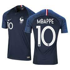 Mais pour les supporters qui n'ont pas opté pour un faussaire asiatique, l'attente commence à être longue, les quelques dizaines de milliers de maillots tricolores mis en. Maillot France Mbappe 2 Etoiles Domicile 2018 2019