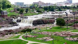 Falls park trail is a 1 mile moderately trafficked loop trail located near sioux falls, south dakota that features a waterfall and is good for all skill levels. Bad Falls Park Reviews Here Come The Haters