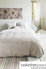 romantische slaapkamer het dekbedovertrek heeft een leuke tekst met good morning er op fijn katoenen dekbedovertrek je vindt bed taupe bedding print bedding