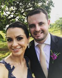 Feliz dia para quem cuida, ama, proteje, ensina e inspira! Feliz dia das  mães!!! Te amo muito @jane.marinello