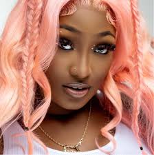 Point me in the right direction of a stylist who does flat sew ins w/  closure so good it gives scalp👀 preferably with hair included in the  service. NO SCAMS.