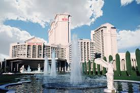 Its famous casino is complete with lavish surroundings, endless slots, and dozens of table games. Bawdc6oesqrmsm