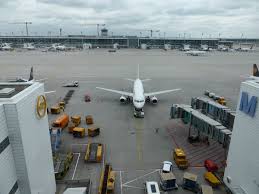 File Flughafen Muenchen Terminal 2 Aussichtsplattform 3 Jpg Wikimedia Commons