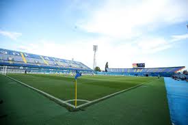 Sva mjesta na stadionu bila bi sjedeća i stadion bi imao 2000 vip mjesta na zapadu i 1.000 vip mjesta na istoku iza kojega je zamišljen kamp. Dinamo Za Utakmicu Sa Slavenom Zatvorio Istocnu Tribinu Stadiona Maksimir Nacional Hr