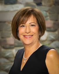 Pam Bloom's Instagram, Twitter & Facebook