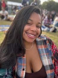 Is anyone available today for 2 braids just like this ?