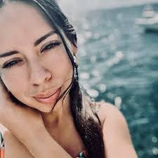 Cris Gonzales's Instagram, Twitter & Facebook