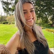 Danielle Popp's Instagram, Twitter & Facebook