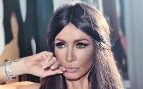 Pa atunci visa doar să fie celebră şi cu ambiţie a reuşit să avanseze rapid în carieră. O2b2ynw16nnlxm