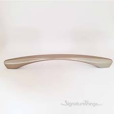 A beautiful collection of drawer pulls curated with excellent taste in mind. Modern Champagne Gold Kitchen Cabinet Pull Handle Signaturethings Com