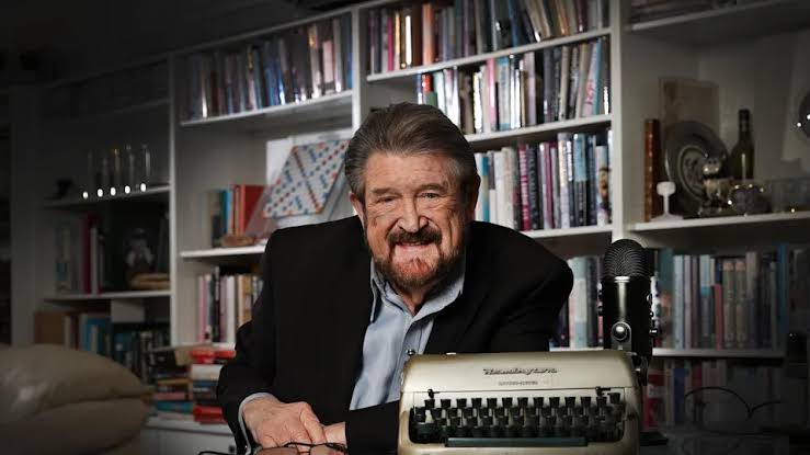 Tributes for 'broadcasting legend' dead at 82 - Yahoo Lifestyle Australia