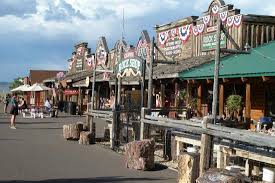 From our location below bryce canyon's collection of hoodoos, spires, columns and arches, you can view both colorful sunrises to the east framed by powell point and spectacular sunsets to the. Ruby S Inn Canyon Rock Shop Touren Tickets Bryce Canyon Nationalpark Tripadvisor