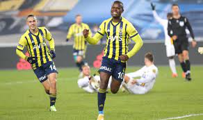 3' ozan tufan'ın ceza yayından çektiği şut auta gitti. Fenerbahce Ankaragucu Nu Gecti Zirve Takibini Surdurdu