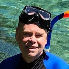 What is the correct deworming and sterilization procedure for Discus fish?